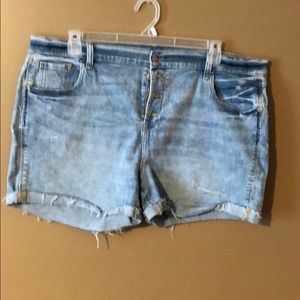 ⭐️Old Navy Mid-Rise Boyfriend Shorts⭐️